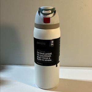 New! Owala 32 oz FreeSip Spout Insulated Water Bottle